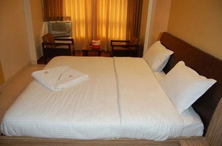 Hotel Bhagyalaxmi Ширді Номер фото