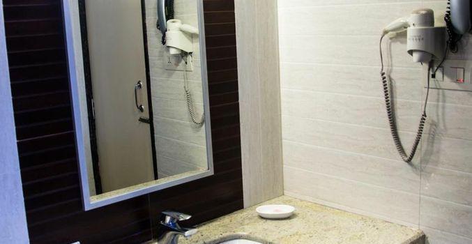 Hotel Bhagyalaxmi Ширді Екстер'єр фото