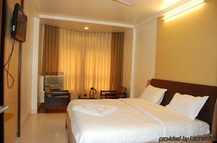 Hotel Bhagyalaxmi Ширді Номер фото