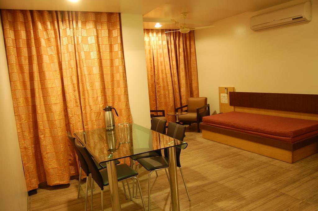 Hotel Bhagyalaxmi Ширді Номер фото